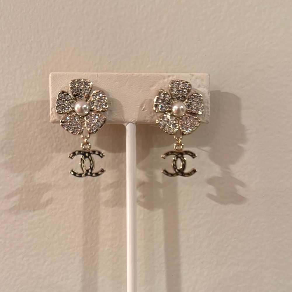 Gold Tone Flower High Fashion Earrings with Pearl accent.